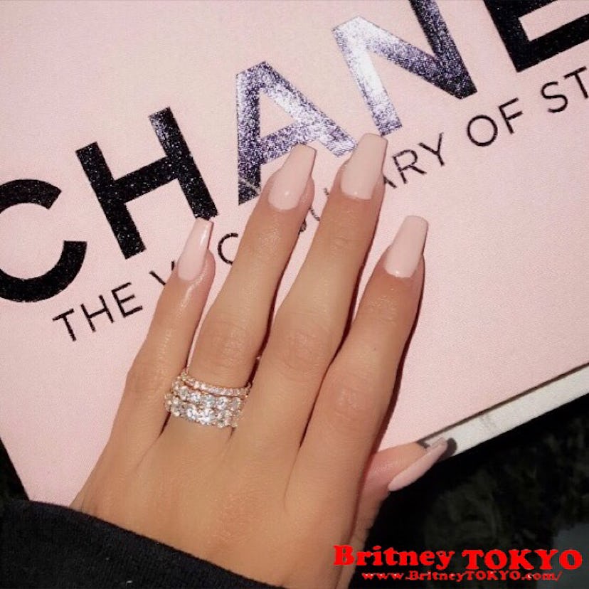 A minimalist nail moment.