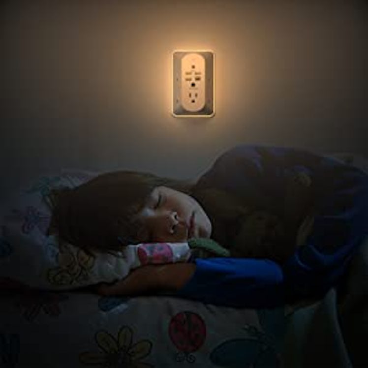 One Beat Outlet Extender & Night Light