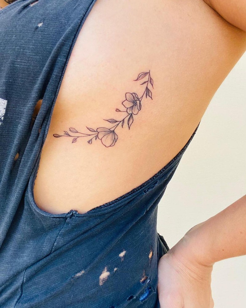 20 Side Boob Tattoo Ideas That Are Equal Parts Chic & Discreet
