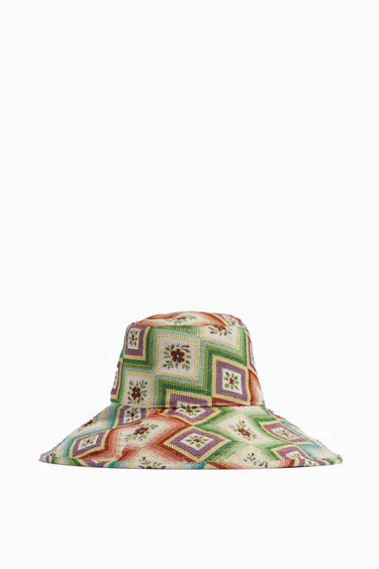 wide brim hat