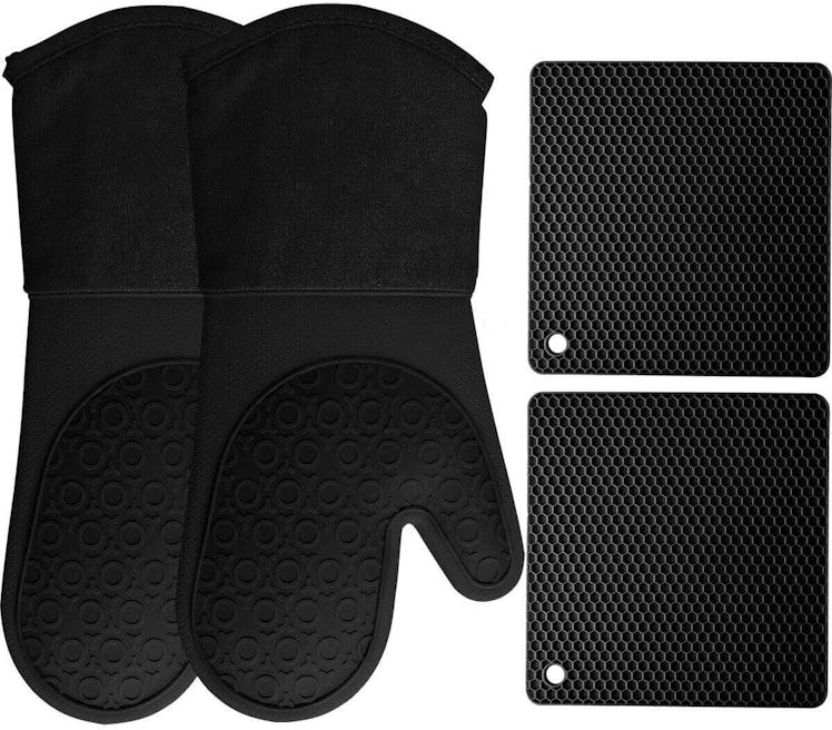 HOMWE Silicone Oven Mitts and Pot Holders
