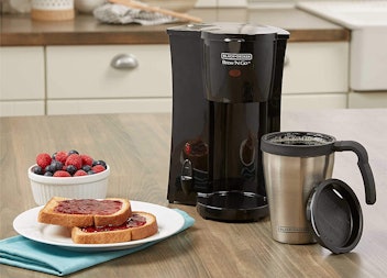 BLACK+DECKER single cup coffeemaker, a great gift for college students