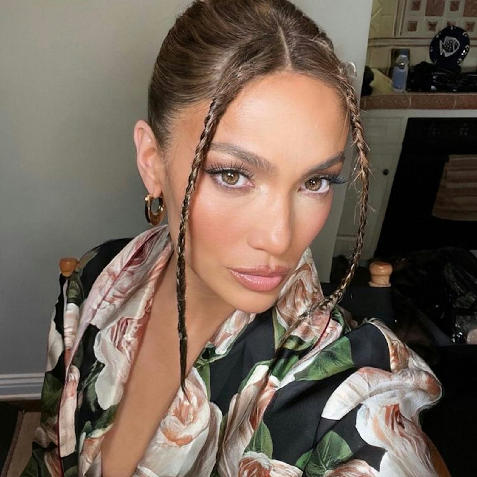 J.Lo’s Gorgeous Fiery Glam Is Worthy Trying ASAP