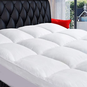 This COONP option is one of the best thick, fluffy cooling mattress protectors.