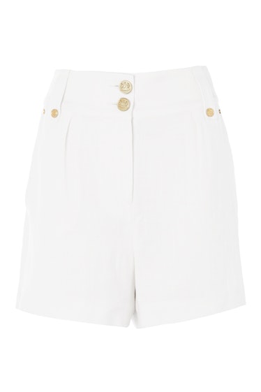 Kate Middleton’s White Linen Shorts Can Be Styled In Many Different Ways