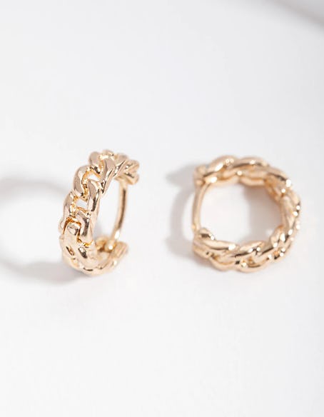 Lovisa's Gold Mini Chain Huggie Earrings are dupes for Kate Middleton's favorite Orelia Chain Huggie...