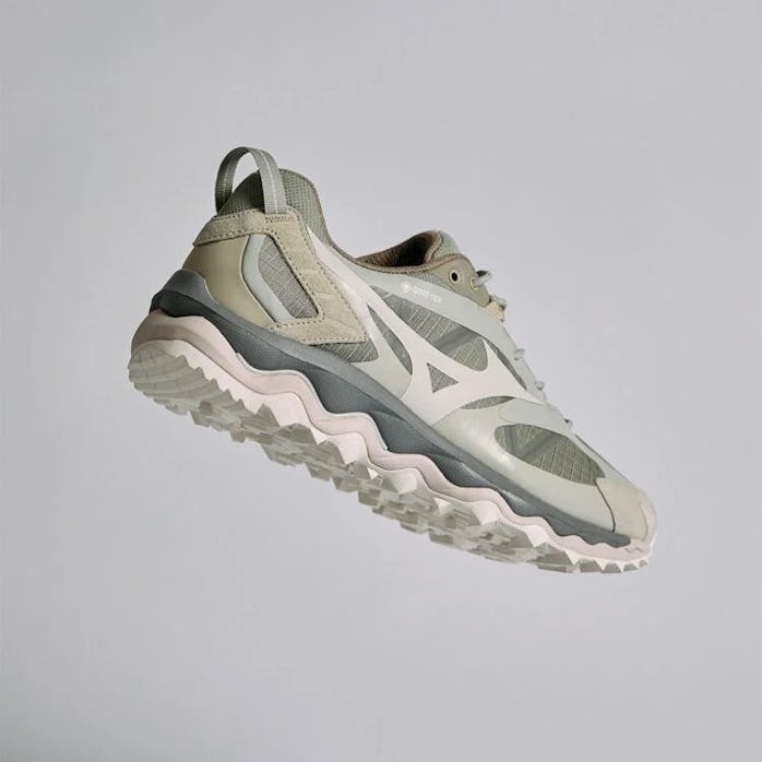 Mizuno Wave Mujin TL from Gore-Tex pack in gray and sage green