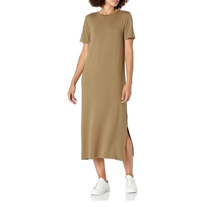 This T-shirt dress features short sleeves, a midi length, side slit, and is made of modal and elasta...