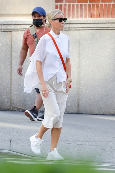 Gwyneth Paltrow in big capri pants. 