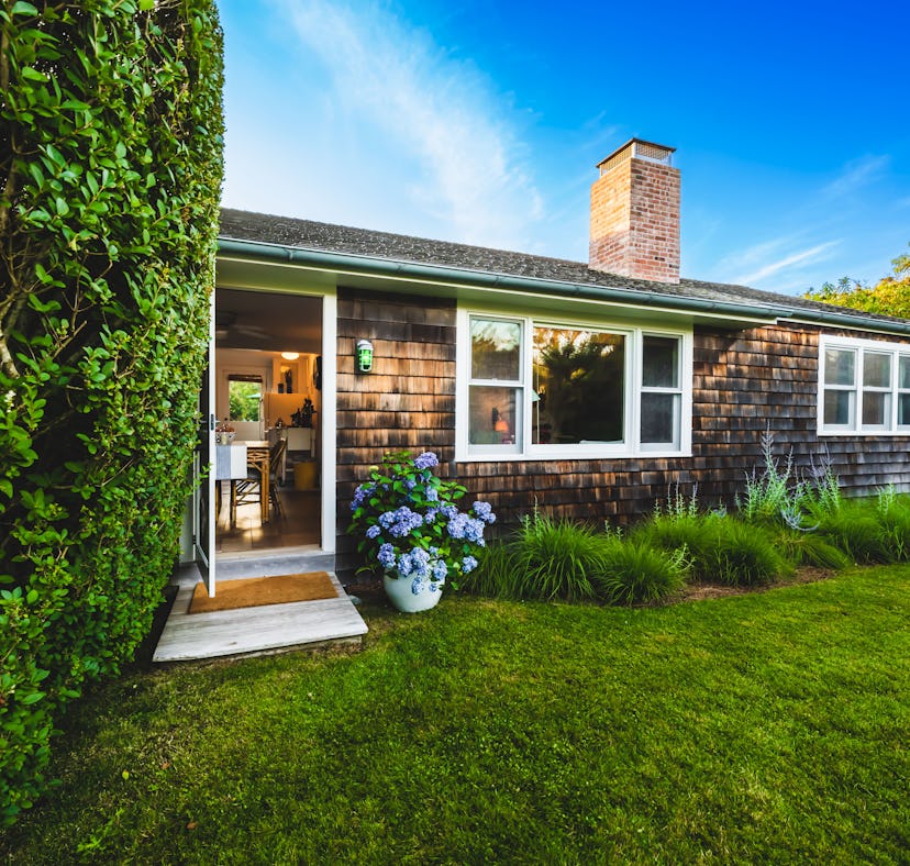 Sarah Jessica Parker's Hamptons home on Booking.com is great for a weekend getaway.
