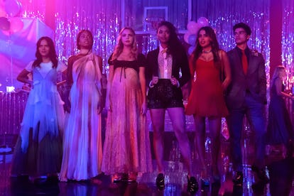 Who Plays Angela In Pll Original Sin Gabriella Pizzolo Is From Stranger Things Who Plays Angela In Pll Original Sin Gabriella Pizzolo Is From Stranger Things