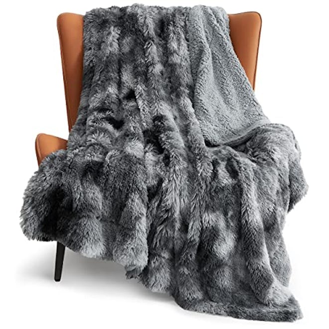 Bedsure Cozy Faux Fur Blanket
