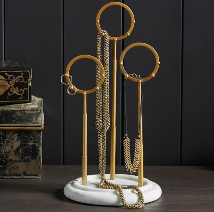 The Quidditch Hoop Jewelery Holder is a magical dorm decor piece from Pottery Barn Teen's Harry Pott...