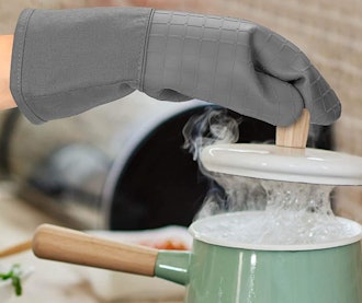 HOMWE Silicone Oven Mitts and Pot Holders 
