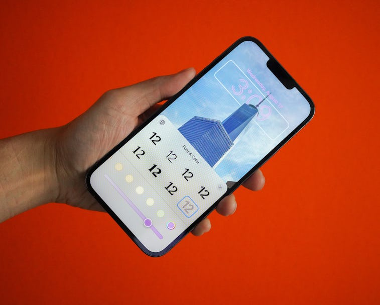How to change your iPhone lock screen's clock font and color in iOS 16
