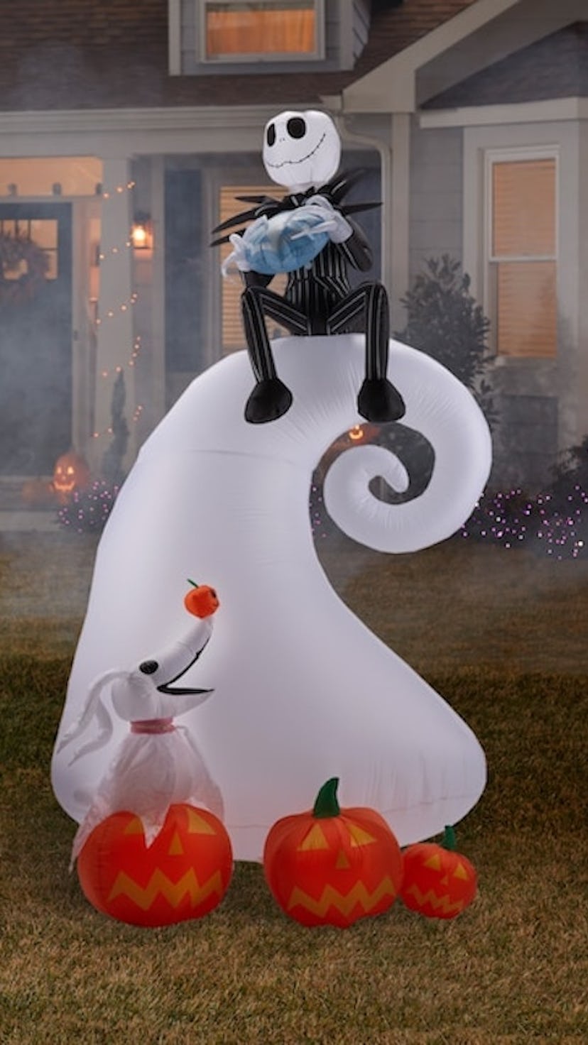 Lowe's new Halloween 2022 decorations has tons of character inflatables from classic Halloween movie...