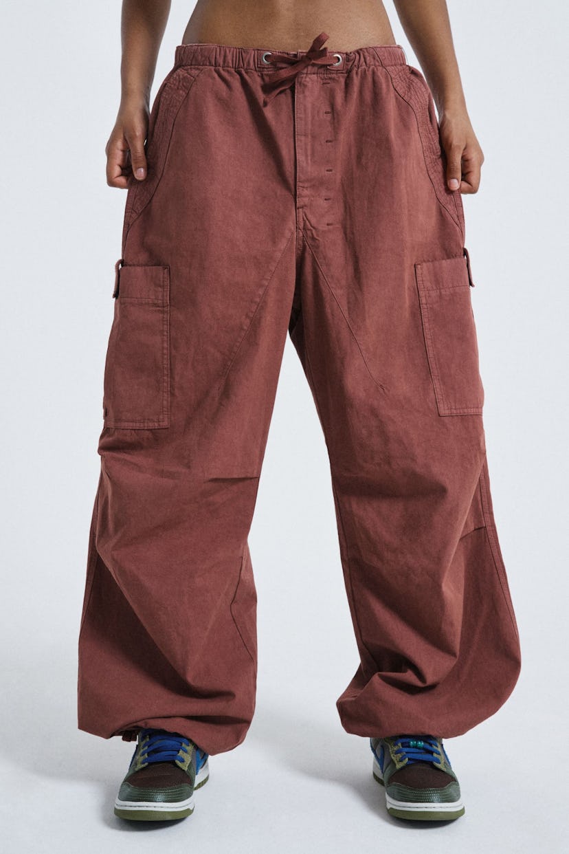 BURGUNDY PARACHUTE CARGO PANTS