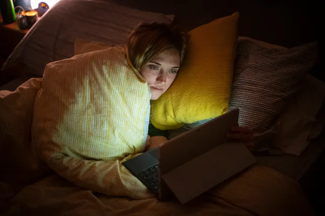 Moms often sacrifice sleep for leisure time, a phenomenon known as "revenge sleep procrastination."