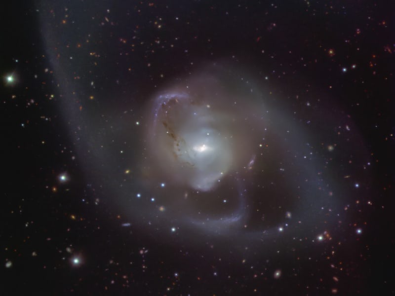 A new VLT image showing the dusty arms of NGC 7727 and its bright nuclei at the center.