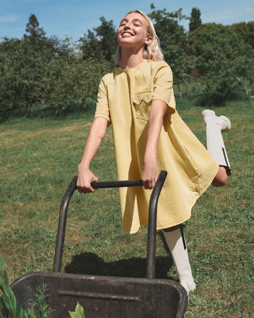 Emma Chamberlain in Levi’s x GANNI yellow dress