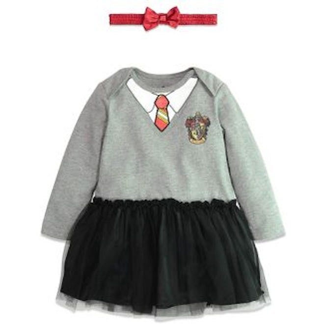 Mom, dad, and baby Halloween costumes from Harry Potter are a crowdpleaser.