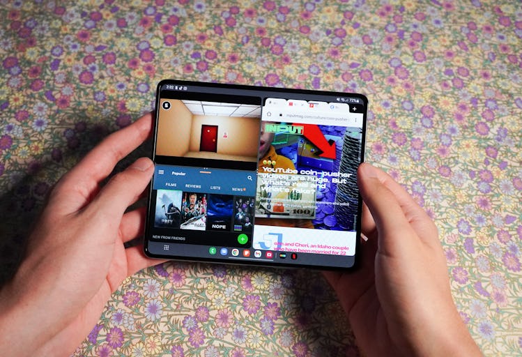 Multitasking on the Galaxy Z Fold 4