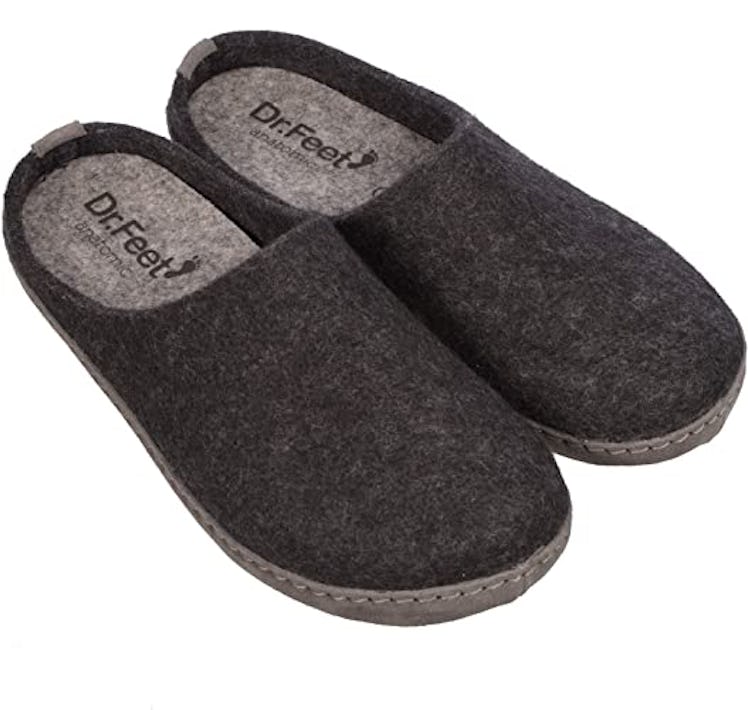 These wool clogs are naturally temperature-regulating.