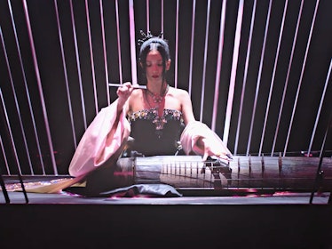 Jisoo playing the geomungo in Blackpink's 'Pink Venom' music video