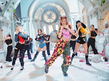 BLACKPINK Make Corsets, Y2K Fashion, and Other Trends Venomous in New Music  Video