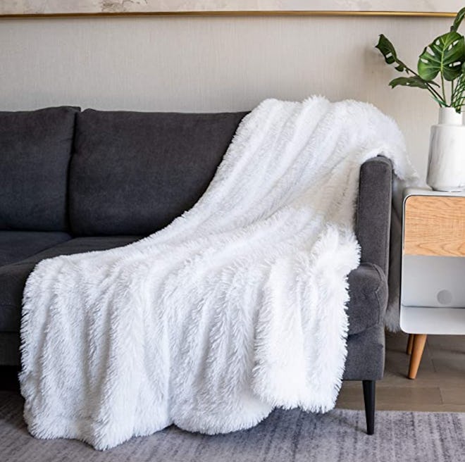 TOONOW Soft Fuzzy Faux Fur Throw Blanket