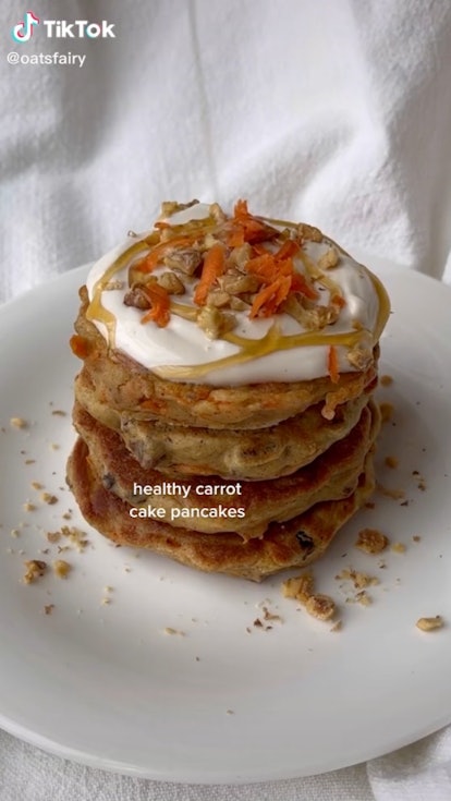 Healthy Carrot Cake Pancakes are healthy and easy fall breakfast reacipe to try from TikTok. 