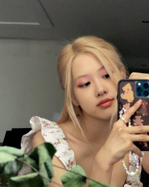 rosé blackpink selfie nail art makeup