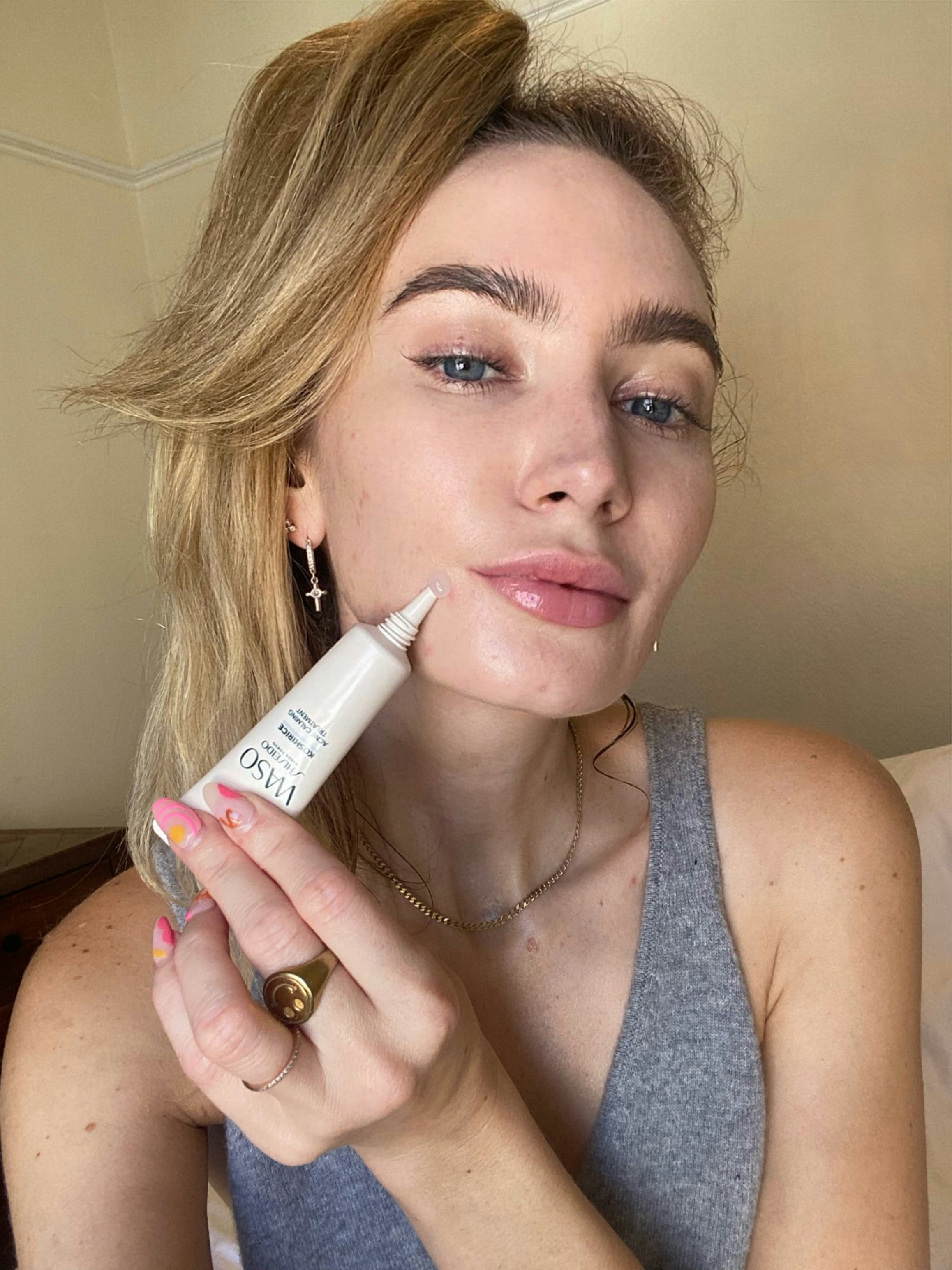 イソ　グリフォ　　ポリトーイズ Waso Koshrice Acne Calming Spot Treatment Review Per A