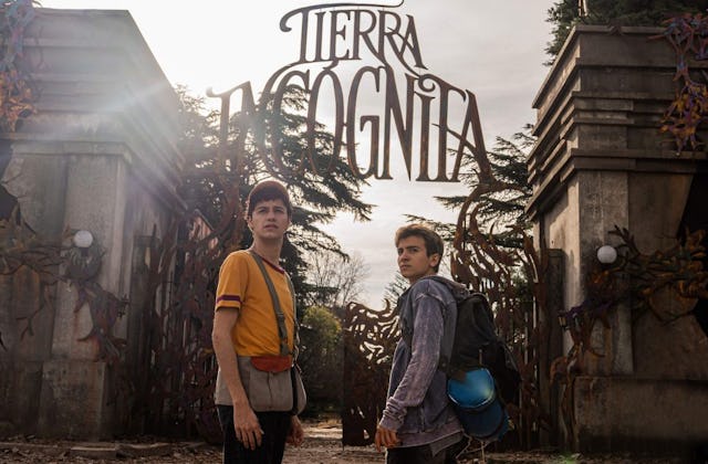 A screenshot from the movie Tierra Incognita on Disney+