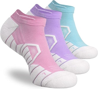 This three-pack of no-show socks feature padding and compression.