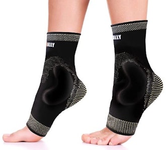 These sleeve socks for foot pain have padding at the ankles. 