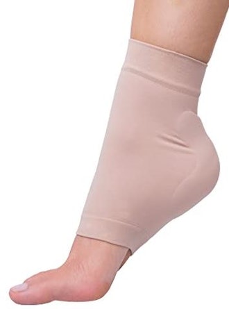 These padded toe sleeve socks for foot pain support the heel and Achilles tendon.