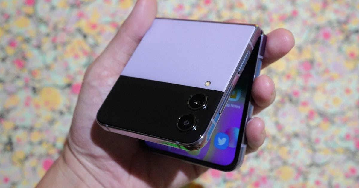 Samsung Galaxy Z Flip 4 Review Win By Default Samsung Galaxy Z Flip 4 Review Win By Default