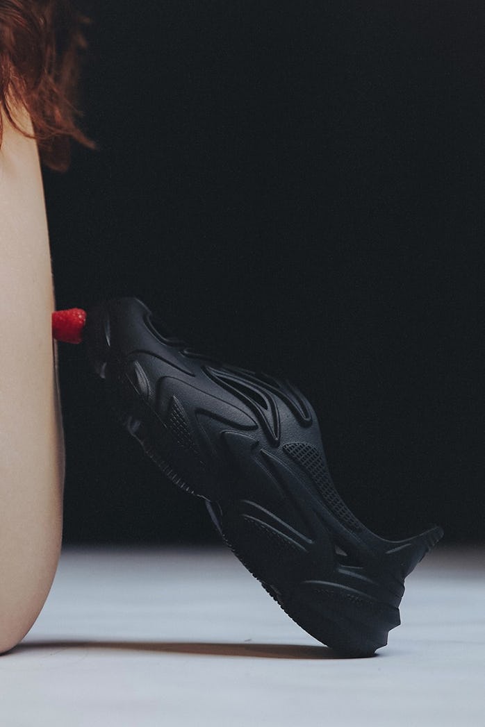 Rose In Good Faith Plastic Soul clog in "Endless Black"