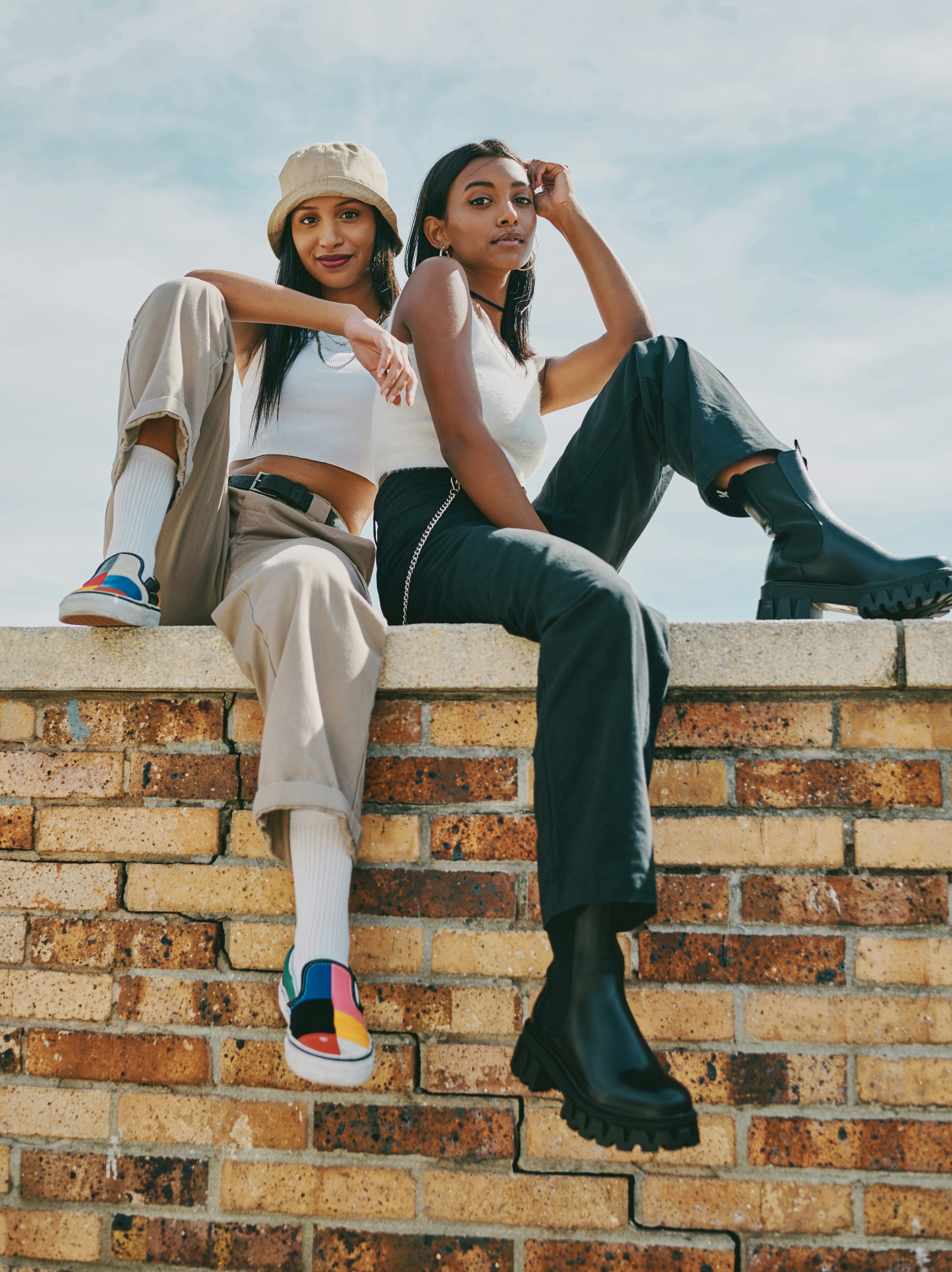 Two young women chilling out during the August 2022 new moon in Virgo.