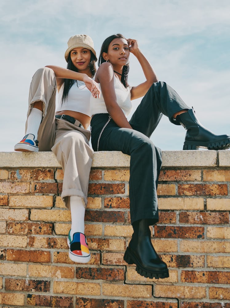 Two young women chilling out during the August 2022 new moon in Virgo.