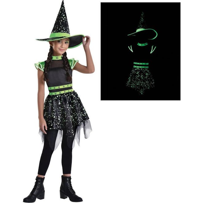 This short-sleeved witch dress is a good warm weather Halloween costume to keep kids cool.