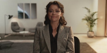 Tatiana Maslany as Jennifer Walters in She-Hulk: Attorney at Law Episode 2