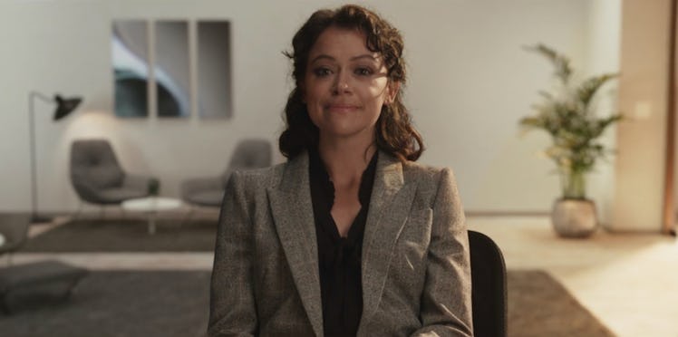 Tatiana Maslany as Jennifer Walters in She-Hulk: Attorney at Law Episode 2