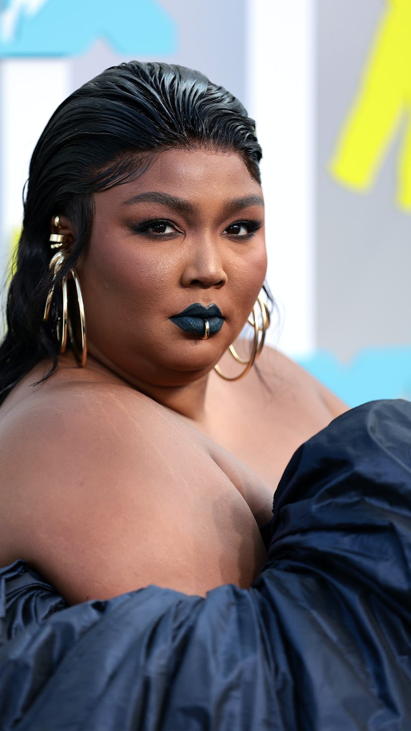 Lizzo's slicked back wet look hair one of the best hairstyles on the MTV VMAs 2022 red carpet.