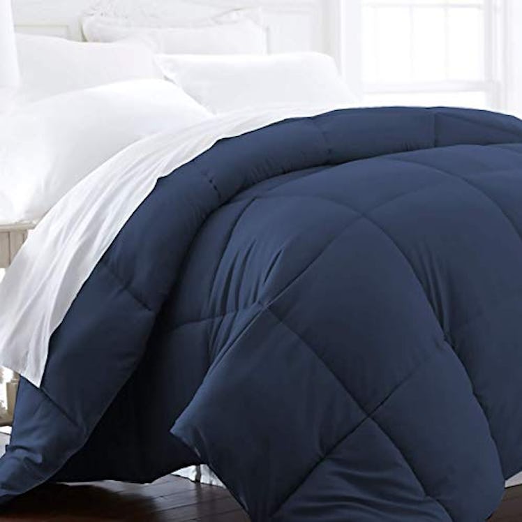 Beckham Hotel Collection Down-Alternative Comforter