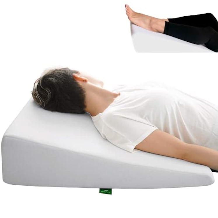Cushy Form Bed Wedge Pillow