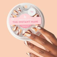 Get swirl nails at home with Latte Swirl Press-Ons from Olive & June