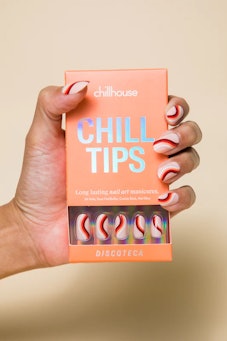 Get swirl nails at home with Discoteca Chill Tips