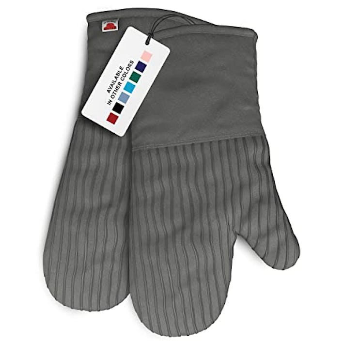 Big Red House Heat-Resistant Oven Mitts (Set of 2) 